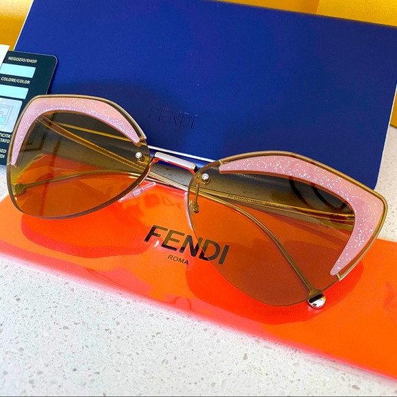 ✨MINE✨Fendi cat-eye glitter sunglasses - Picture 5 of 9